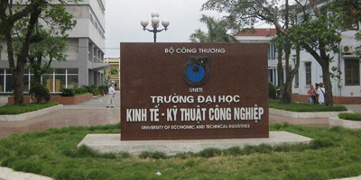 Giảng viên trường đại học ở Hà Nội nhắn tin sinh viên tới khách sạn