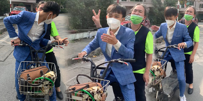 Hồ Văn Cường giản dị chạy xe đạp chở fan lớn tuổi trước show diễn