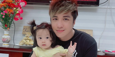 Con gái 2 tuổi của Lâm Chấn Khang ngày càng giống bố