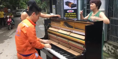 Anh thợ điện chơi piano ngẫu hứng giữa phố khiến mọi người thán phục