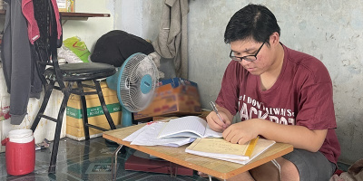 Nam sinh ăn mì gói, ước mơ vào đại học được ủng hộ gần 200 triệu đồng