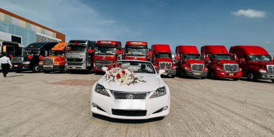Đám cưới độc lạ ở miền Tây: Rước dâu bằng xe đầu kéo, gia thế khủng