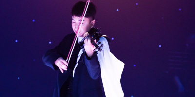 Hoàng Rob bứt phá trong trong live concert EDM violin Mùa hè vĩnh cửu