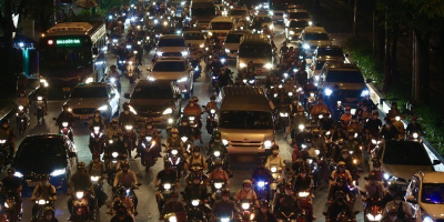 Trước thềm dịp lễ 2/9: Nhiều tuyến đường ùn ứ, tối muộn vẫn đông xe
