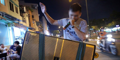 Nỗi niềm của khán giả bất đắc dĩ nghe karaoke xóm
