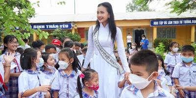 Hình ảnh của dàn hậu Việt qua camera thường của học sinh