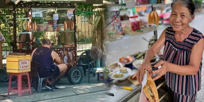 Câu chuyện vợ chồng già xúc động về xe bánh mì "thay áo mới" ở Hội An