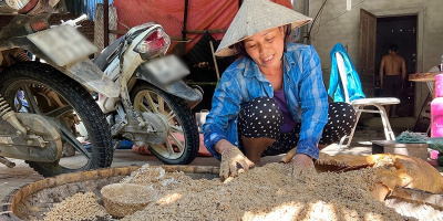Người phụ nữ cưu mang 5 hộ trong xóm dù mất trắng tài sản do lũ