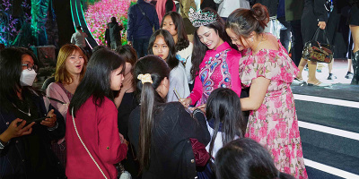 Nông Thúy Hằng được người hâm mộ chào đón tại quê nhà Hà Giang