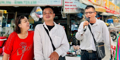 "Bản sao" Đàm Vĩnh Hưng kéo loa ra chợ hát sau khi chữa lành mắt