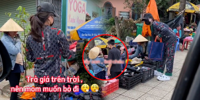 3 năm xa xứ, ngày về cô gái ghé vào sạp hàng của mẹ trả giá tới tấp