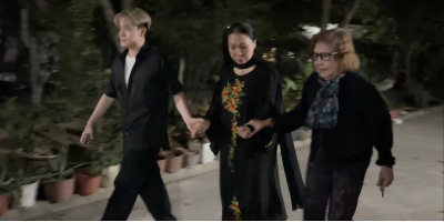 Dàn nghệ sĩ tranh thủ đến viếng NS Thiên Kim trước giờ di quan
