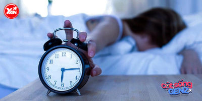 Tắt báo thức ngủ tiếp: Thói quen xấu "tiền mất tật mang" của giới trẻ