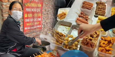 Đi làm vì đam mê, bác bán xiên nghỉ hẳn 5 tháng để du lịch Châu Âu