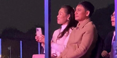 Phụ huynh Sơn Tùng - MONO ủng hộ con, mẹ hành động chuẩn “fan girl”