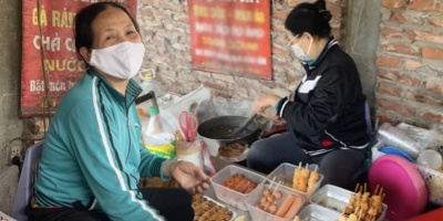 Bác bán xiên nuôi con thành tài, cuộc sống dư dả, nhiều người ao ước