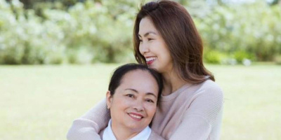Mẹ ruột Tăng Thanh Hà bỏ nghiệp ca hát để cáng đáng nợ nần gia đình