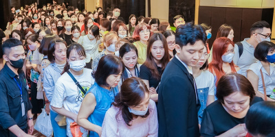 Thu Cúc thu hút hàng ngàn người đến tham dự ra mắt siêu dịch vụ