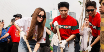 Hồ Ngọc Hà và dàn nghệ sĩ trồng cây trong sự kiện "Thành phố nở hoa"