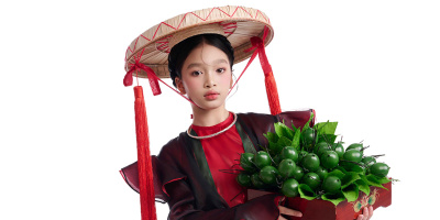 Nguyễn Minh Công gửi gắm tình yêu dân tộc qua trang phục trẻ em
