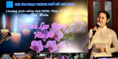 Amy Lê Anh hát trong đêm nhạc tưởng nhớ nhạc sĩ Thế Hiển