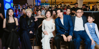 Lee Kwang Soo xuất hiện rạng rỡ tại thảm đỏ phim "Tay anh giữ một vì sao"