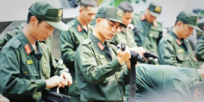 MONO vượt tường cao, đu dây từ nhà cao tầng trong “Chiến sĩ quả cảm”