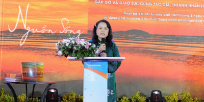 Tác giả Hoàng Thị Bích Thảo ra mắt sách ảnh "Nguồn sống"