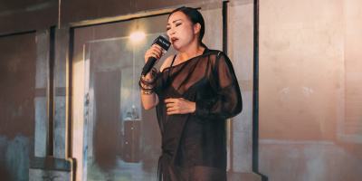 Phương Thanh hát live trên thảm đỏ ra mắt phim “Nhà hai chủ”