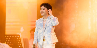 Ca sĩ Trung Quang xúc động vì đêm nhạc cá nhân chật kín khán giả