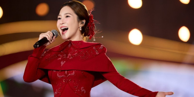 Hương Tràm dâng trào cảm xúc khi trình diễn ca khúc Việt Nam tinh hoa