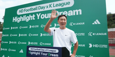 HLV Kim Sang Sik giao lưu, rèn luyện cho 100 cầu thủ nhí tại “Ngày hội bóng đá HD”