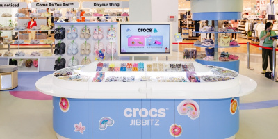 Cách “pha chế” sắc màu mùa hè đúng điệu theo phong cách Crocs