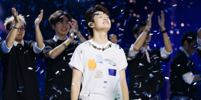 Buitruonglinh khóc vì hạnh phúc trong concert cá nhân