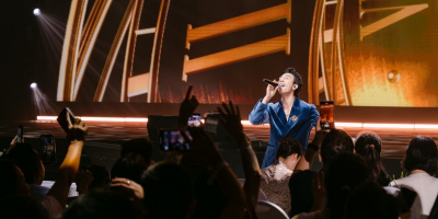 Dương Edward “dát vàng lỗ tai” khán giả với màn hát live tiếng Anh cực đã