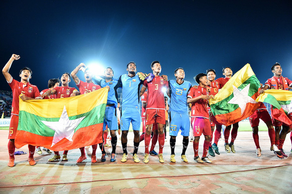 
Ở đất nước Myanmar, sư tử là biểu tượng uy quyền và được xem là thần hộ mệnh của đất nước Myanmar. Đội tuyển này từng có quãng thời gian khuynh đảo châu Á vào giai đoạn từ năm 1960 đến 1975, thế nên được ví như "vua sư tử" của châu Á.
