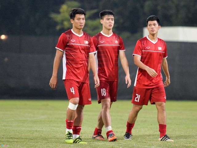 
Khả năng cao ĐT Việt Nam sẽ chơi với bộ 3 trung vệ quen thuộc Tiến Dũng - Duy Mạnh - Đình Trọng.