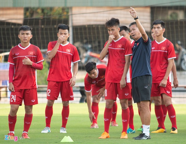 
HLV Hoàng Anh Tuấn tỏ ra rất mát tay trong việc tìm kiếm và đào tạo lứa cầu thủ trẻ cho bóng đá Việt Nam. (Ảnh: Zing) 