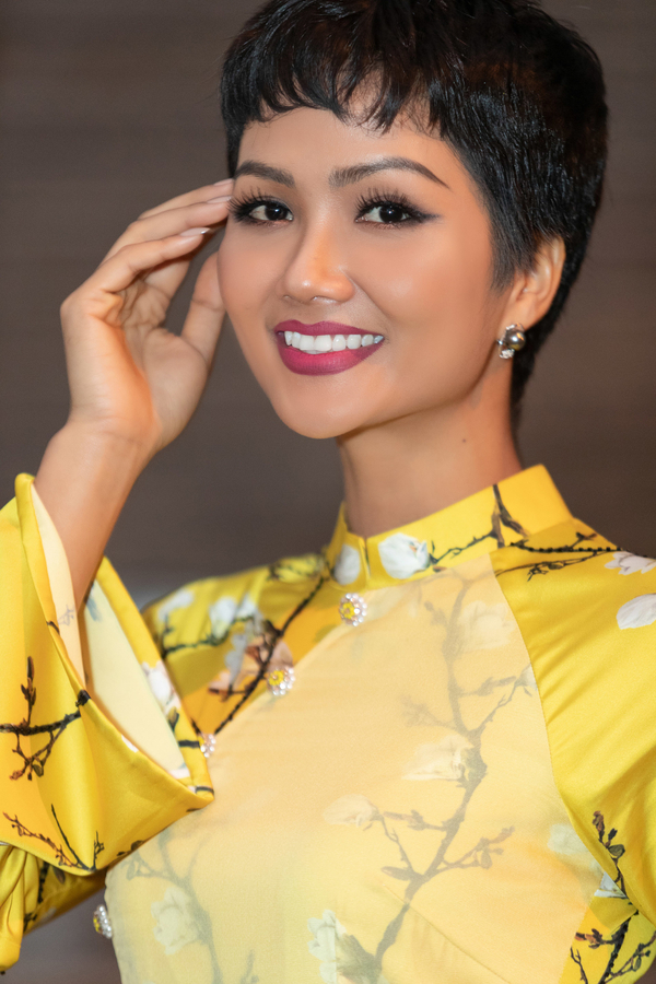 Dẫn đầu Top 10 mỹ nhân đẹp nhất hành tinh 2018, H'Hen Niê xuất hiện đẹp 