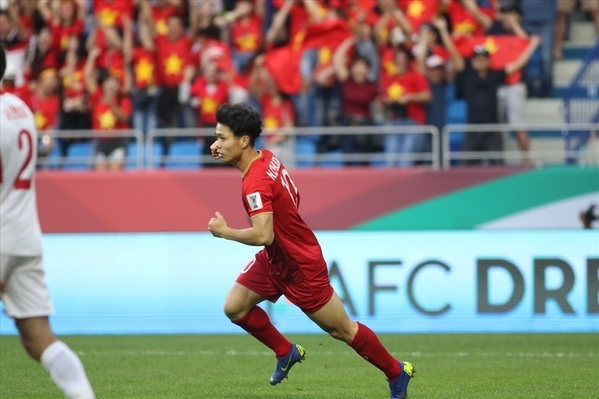 
Công Phượng ghi bàn giúp ĐT Việt Nam hạ gục ĐT Jordan ở vòng 1/8 Asian Cup 2019