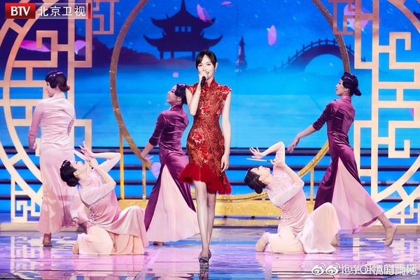 
Hôm qua (19/2) "Đêm hội Tết Nguyên Tiêu" đã được diễn ra trên sóng đài Bắc Kinh với sự tham gia của nhiều ngôi sao nổi tiếng C-biz.