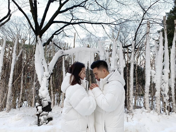 
Cặp đôi mới cưới vừa có chuyến trăng mật tại Hàn Quốc.