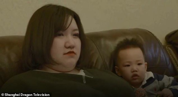  
Sau sinh, chị Liu thành mẹ đơn thân vì tăng cân quá mức