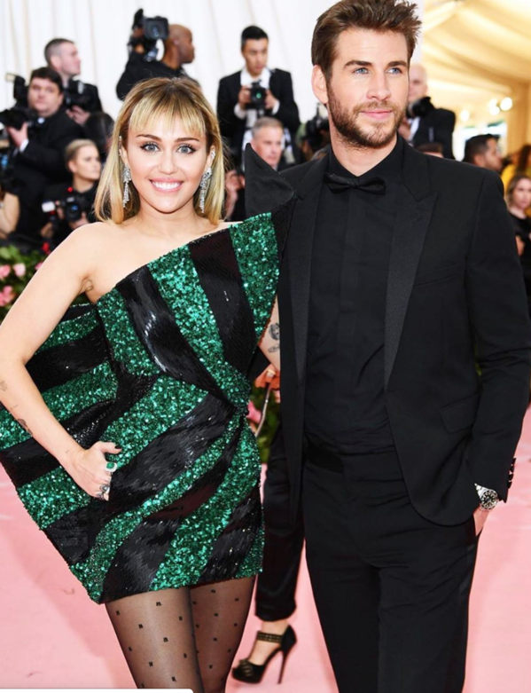 Miley Cyrus ngầm xác nhận đang mang thai con đầu lòng với Liam Hemsworth?
