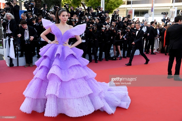 Thảm đỏ Cannes ngày 3: HLV The Face Thái Lan bất ngờ vùng lên chặt chém Bella Hadid cùng dàn mỹ nhân váy xẻ - Ảnh 13.