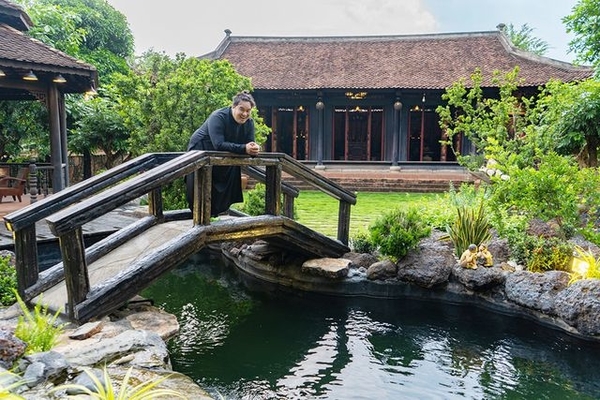 Hồ cá Koi 5 tỷ mang tên các danh hài trong căn biệt phủ rộng 1.600 m2 của nghệ sĩ Hoàng Mập - Tin sao Viet - Tin tuc sao Viet - Scandal sao Viet - Tin tuc cua Sao - Tin cua Sao