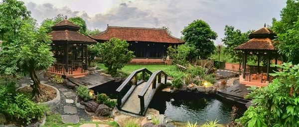 Hồ cá Koi 5 tỷ mang tên các danh hài trong căn biệt phủ rộng 1.600 m2 của nghệ sĩ Hoàng Mập - Tin sao Viet - Tin tuc sao Viet - Scandal sao Viet - Tin tuc cua Sao - Tin cua Sao