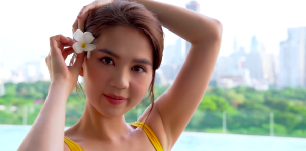 Ngọc Trinh diện bikini vàng rực, khoe dáng chuẩn giữa lòng thành phố Bangkok - Tin sao Viet - Tin tuc sao Viet - Scandal sao Viet - Tin tuc cua Sao - Tin cua Sao