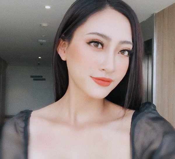 Cận đường cong bốc lửa của Hoa hậu Lương Thùy Linh:  Vòng 1 lên đến 89cm
