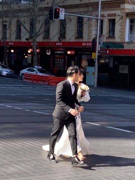 Thấy fan xôn xao về buổi chụp ảnh cưới ở Úc, Đông Nhi: 